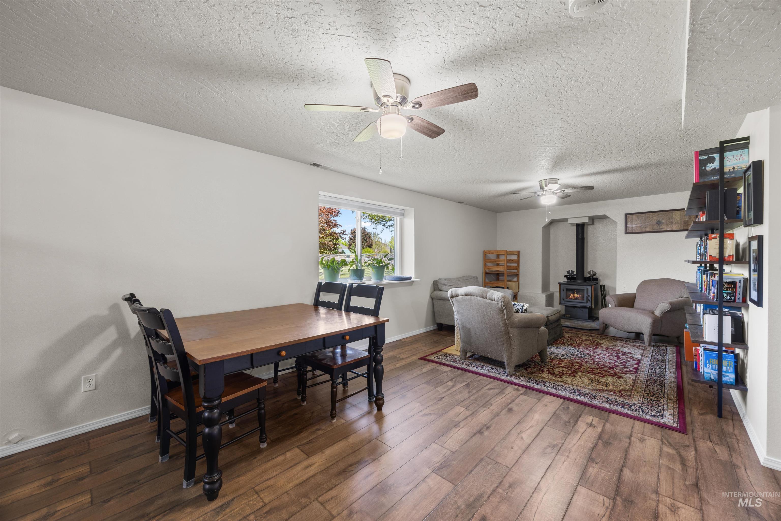 915 S Camas Street Property Photo 14