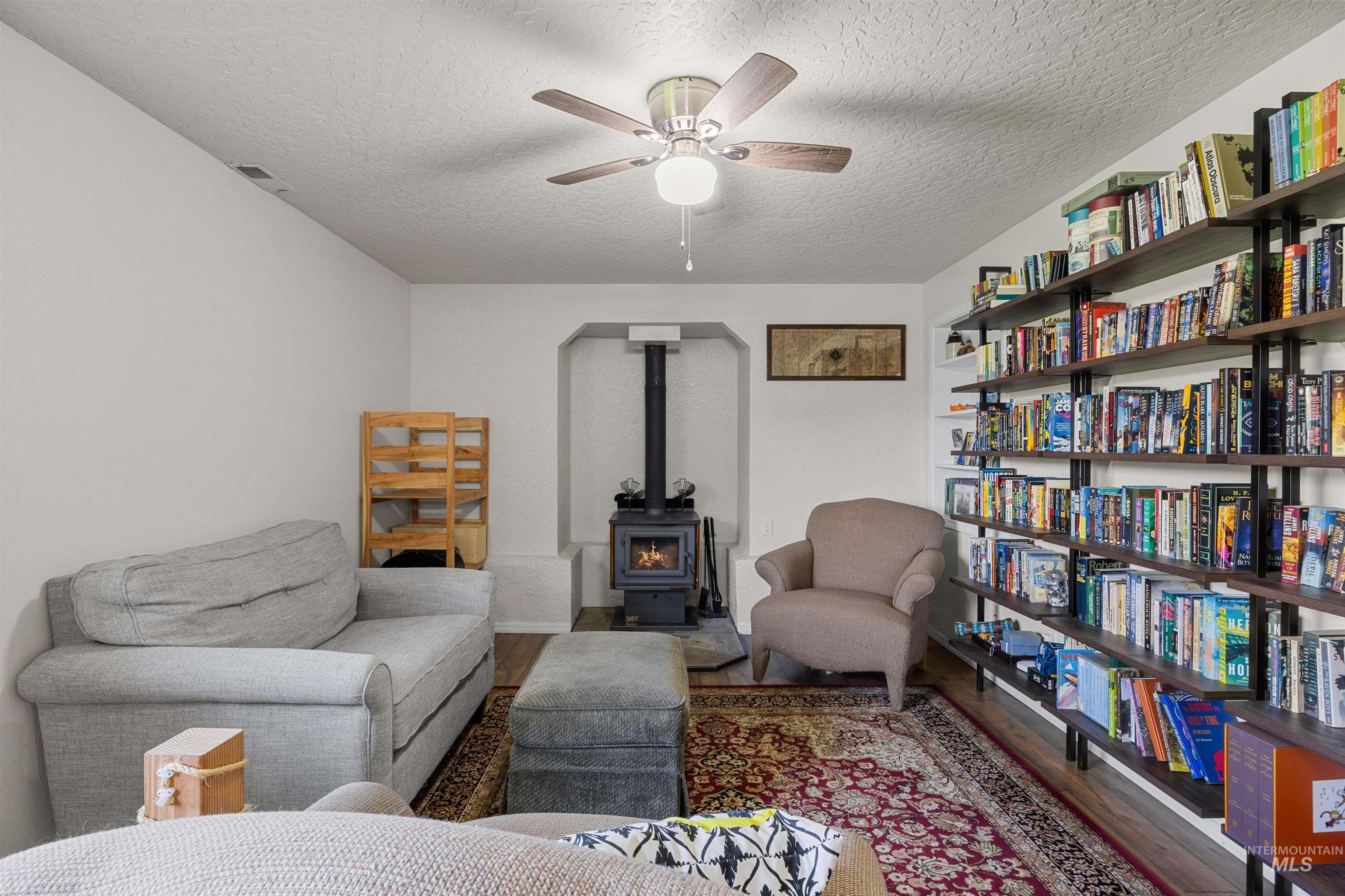 915 S Camas Street Property Photo 15