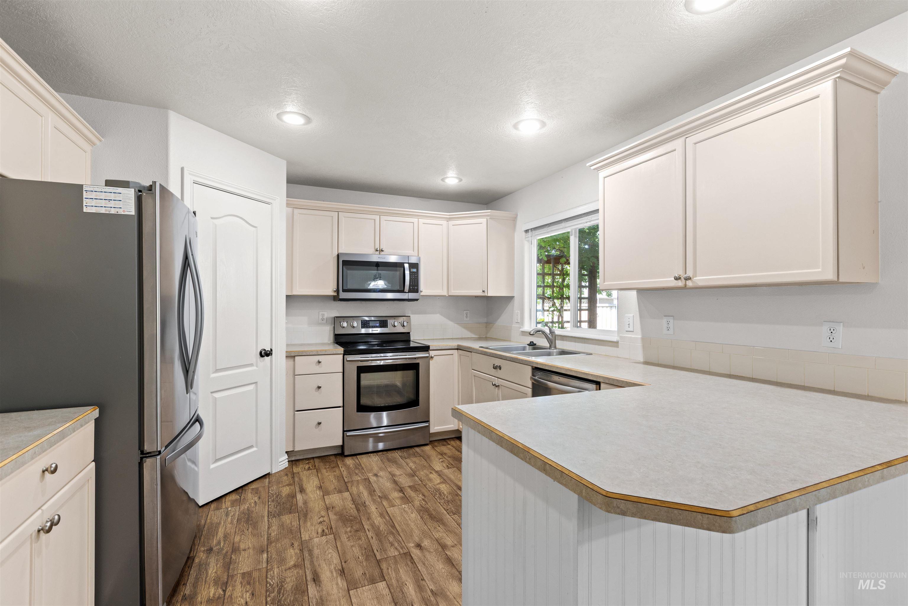 2380 W Baystone Dr Property Photo 16