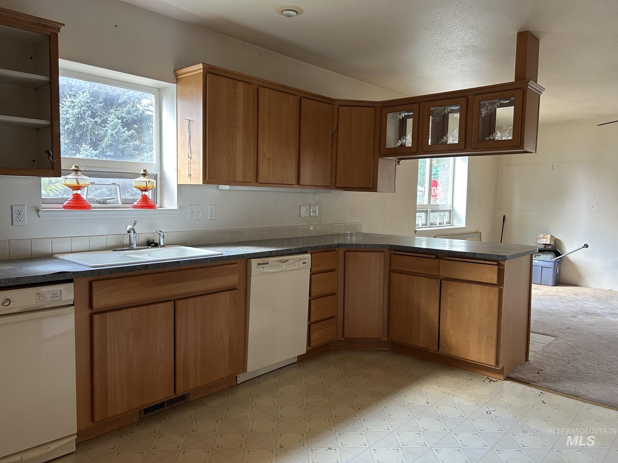 3319 5th St Property Photo 5