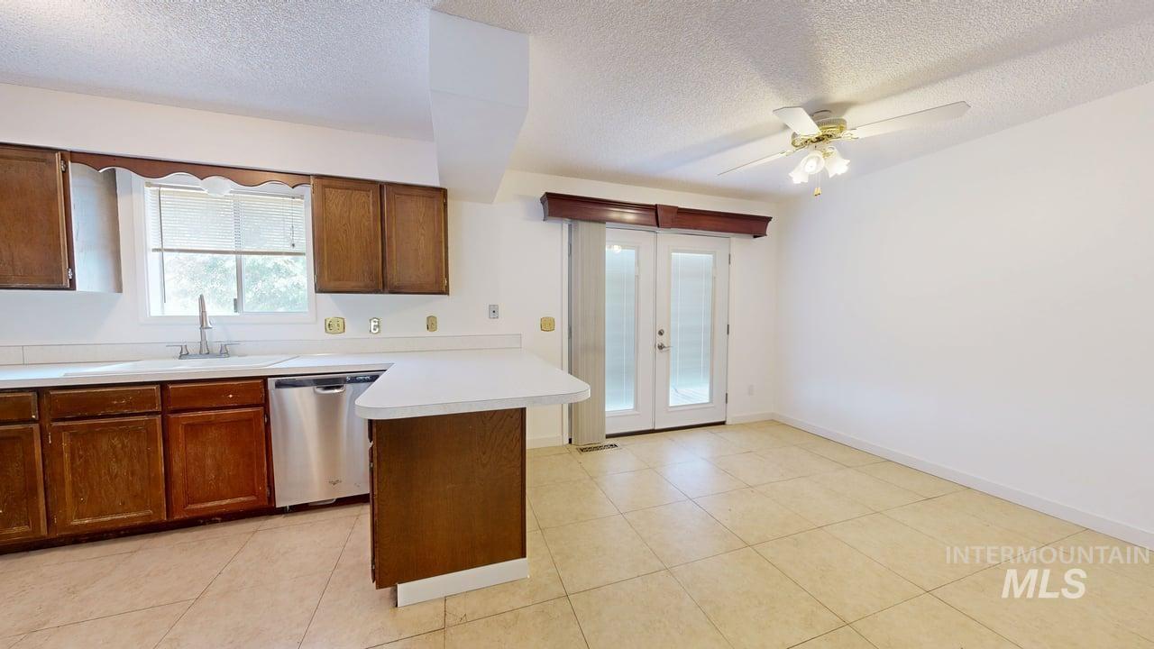 2763 26th St Property Photo 2