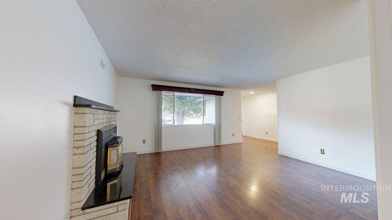 2763 26th St Property Photo 5