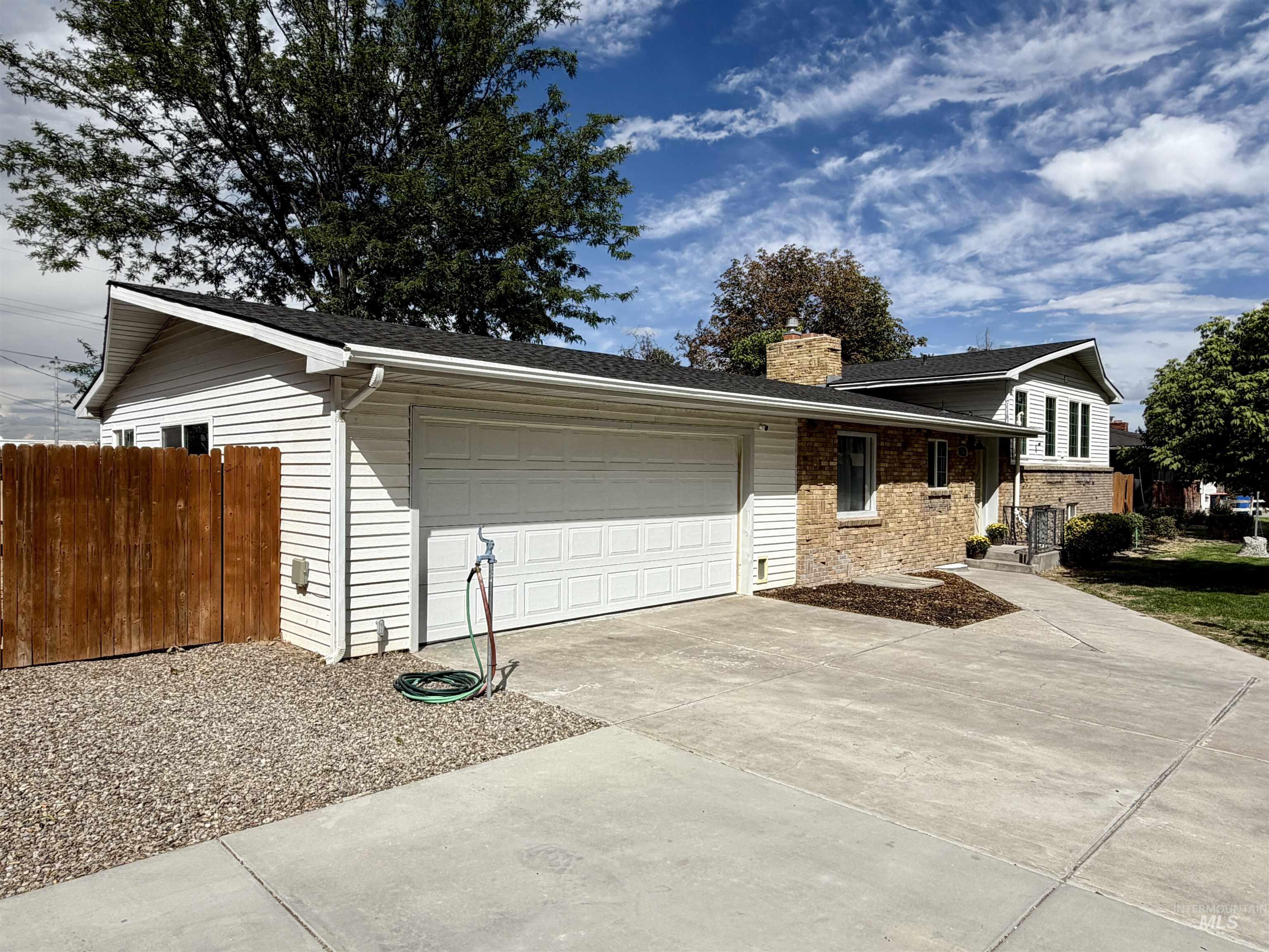 1249 Evergreen Dr. Property Photo 3