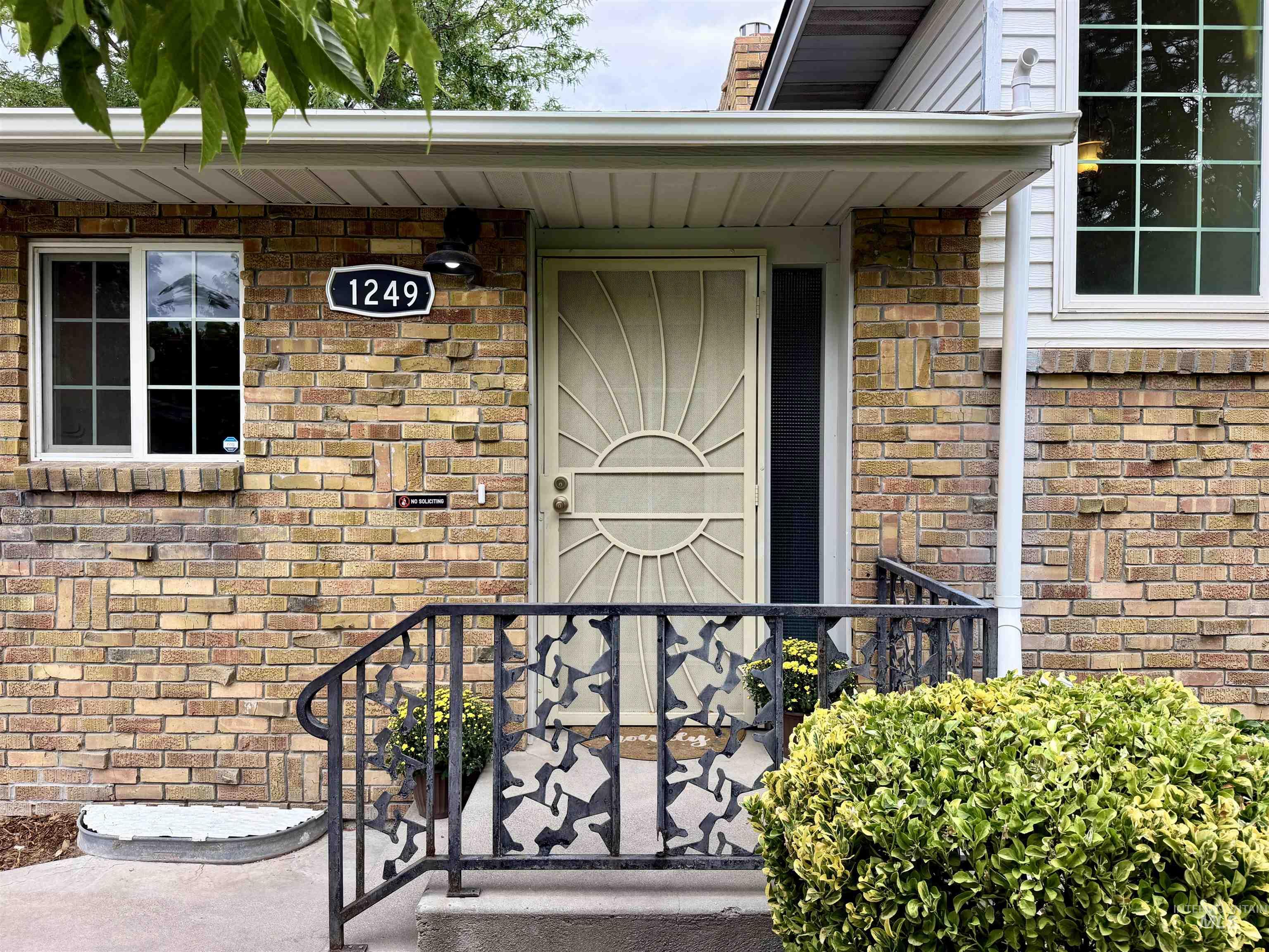 1249 Evergreen Dr. Property Photo 5
