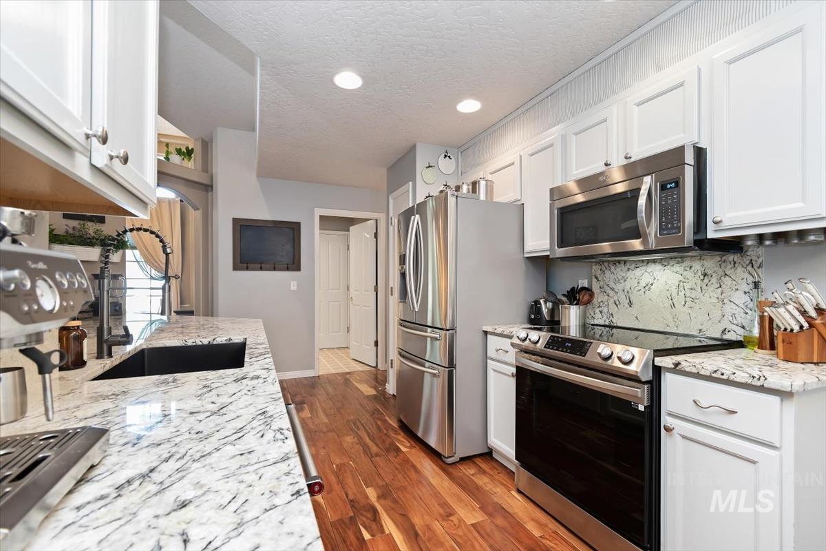 7519 Edgebrook Property Photo 5