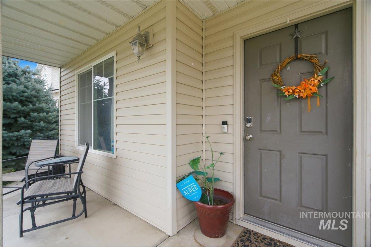 1975 W Ridge Pointe Ave, Property Photo 3