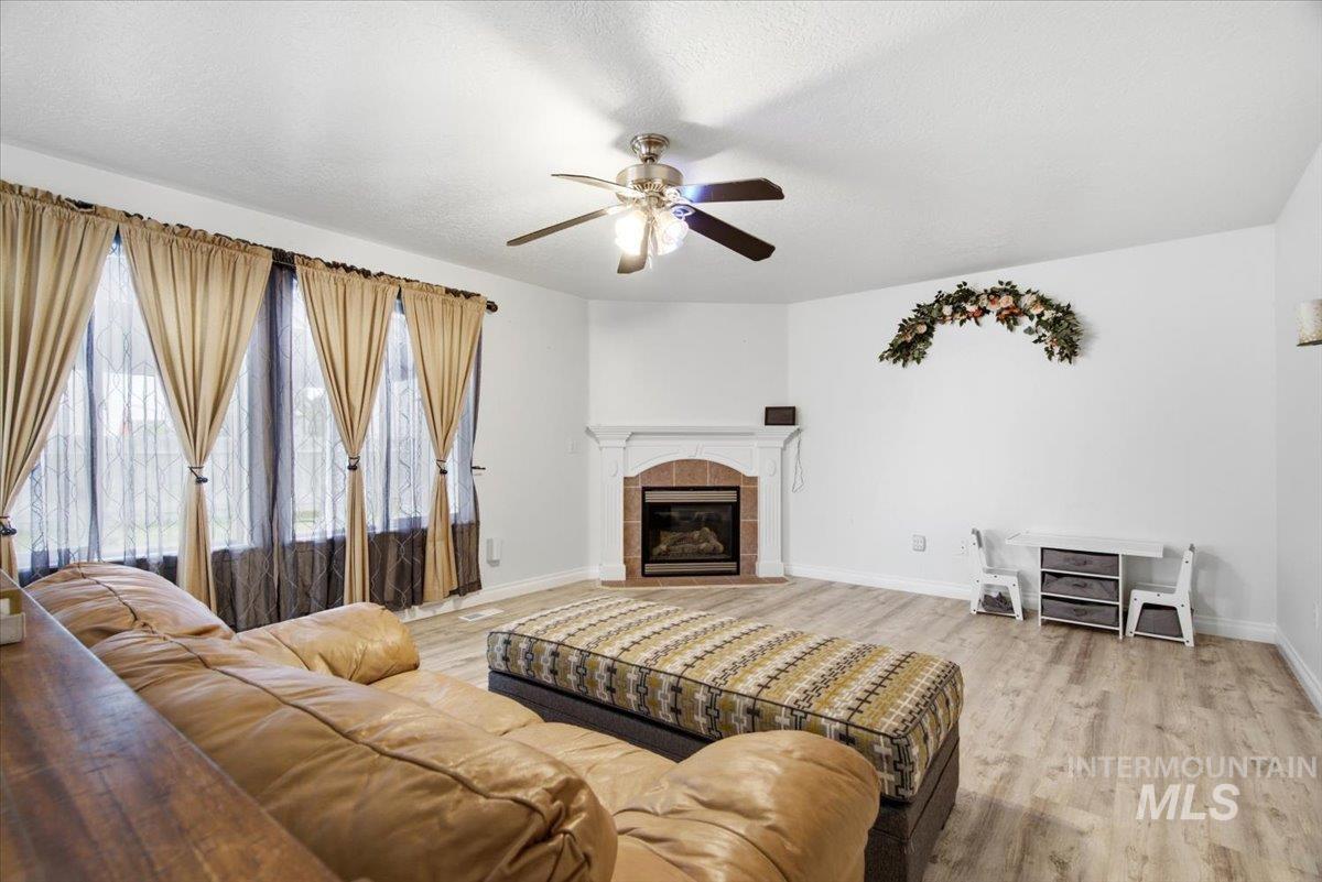 1975 W Ridge Pointe Ave, Property Photo 9