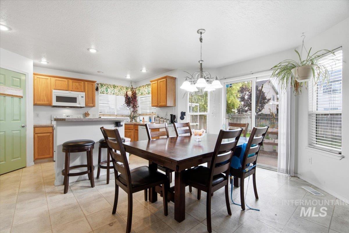 1975 W Ridge Pointe Ave, Property Photo 12