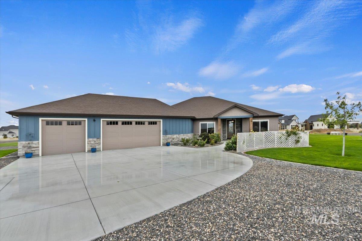 377 Skyline Dr Property Photo 3