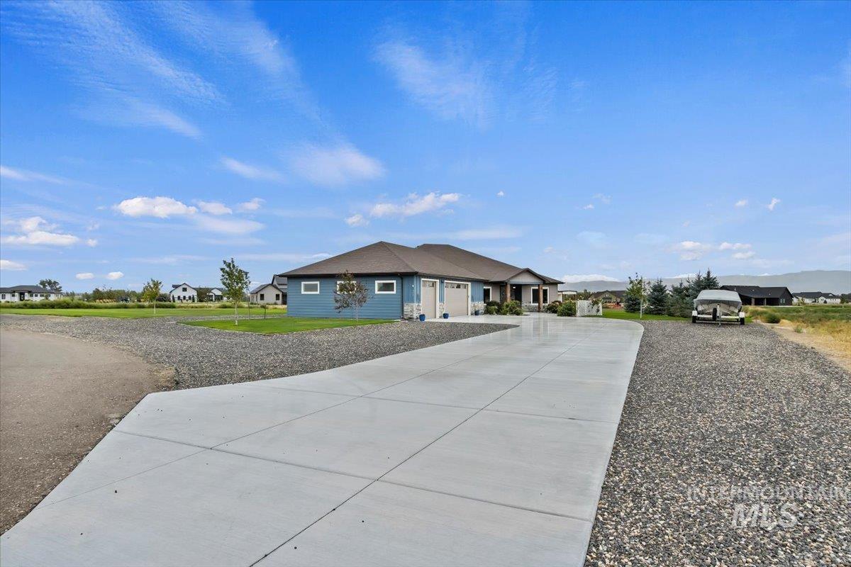 377 Skyline Dr Property Photo 5