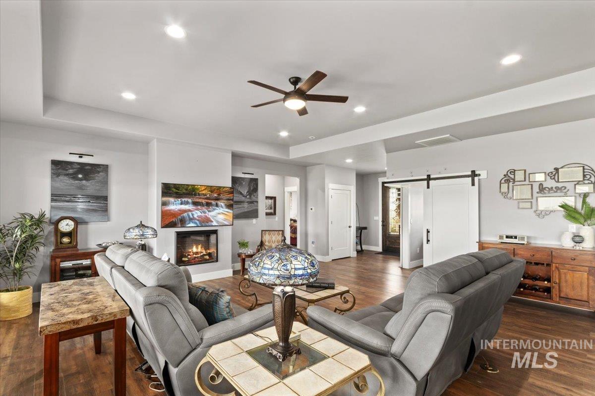 377 Skyline Dr Property Photo 8
