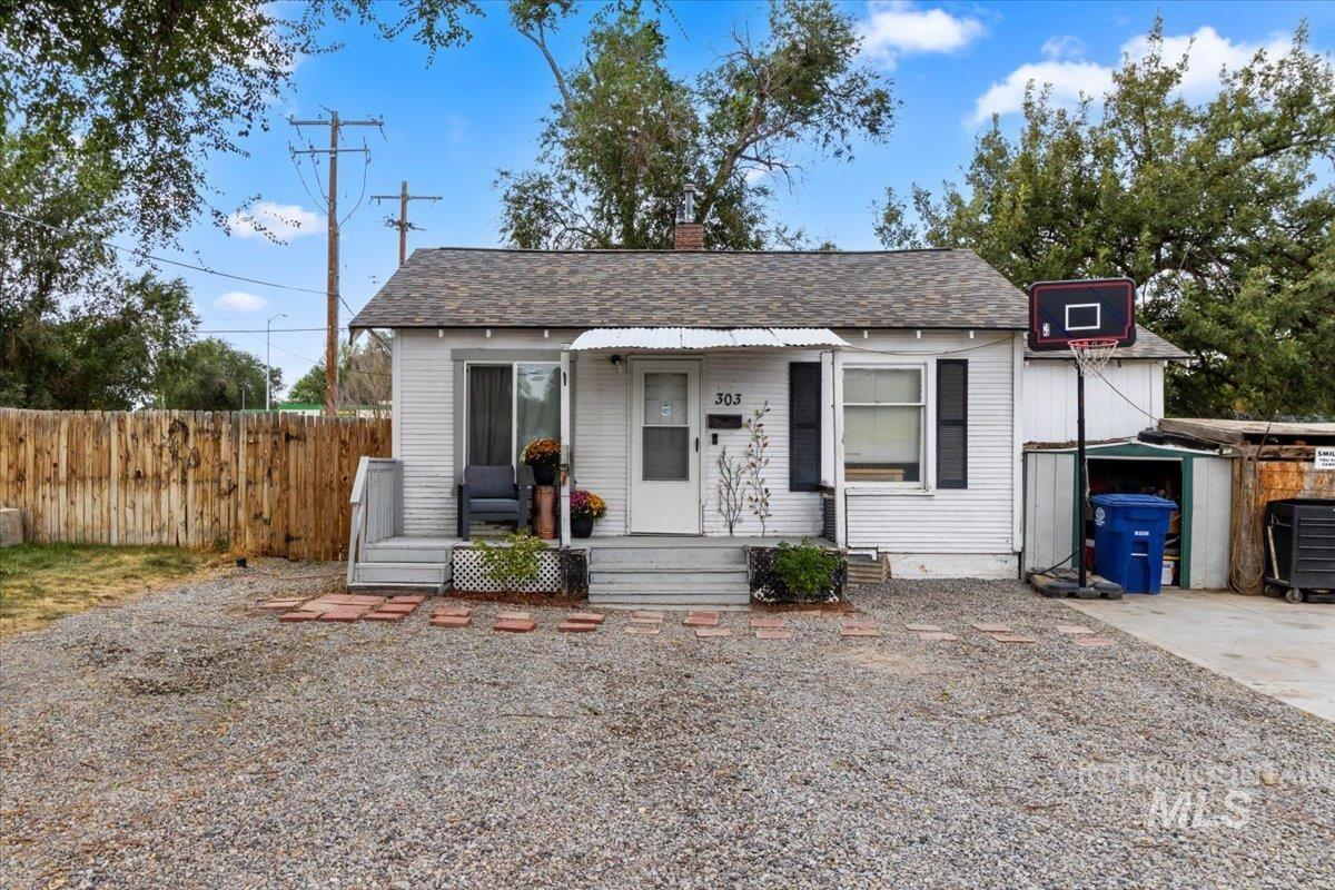 303 Adams St Property Photo 1