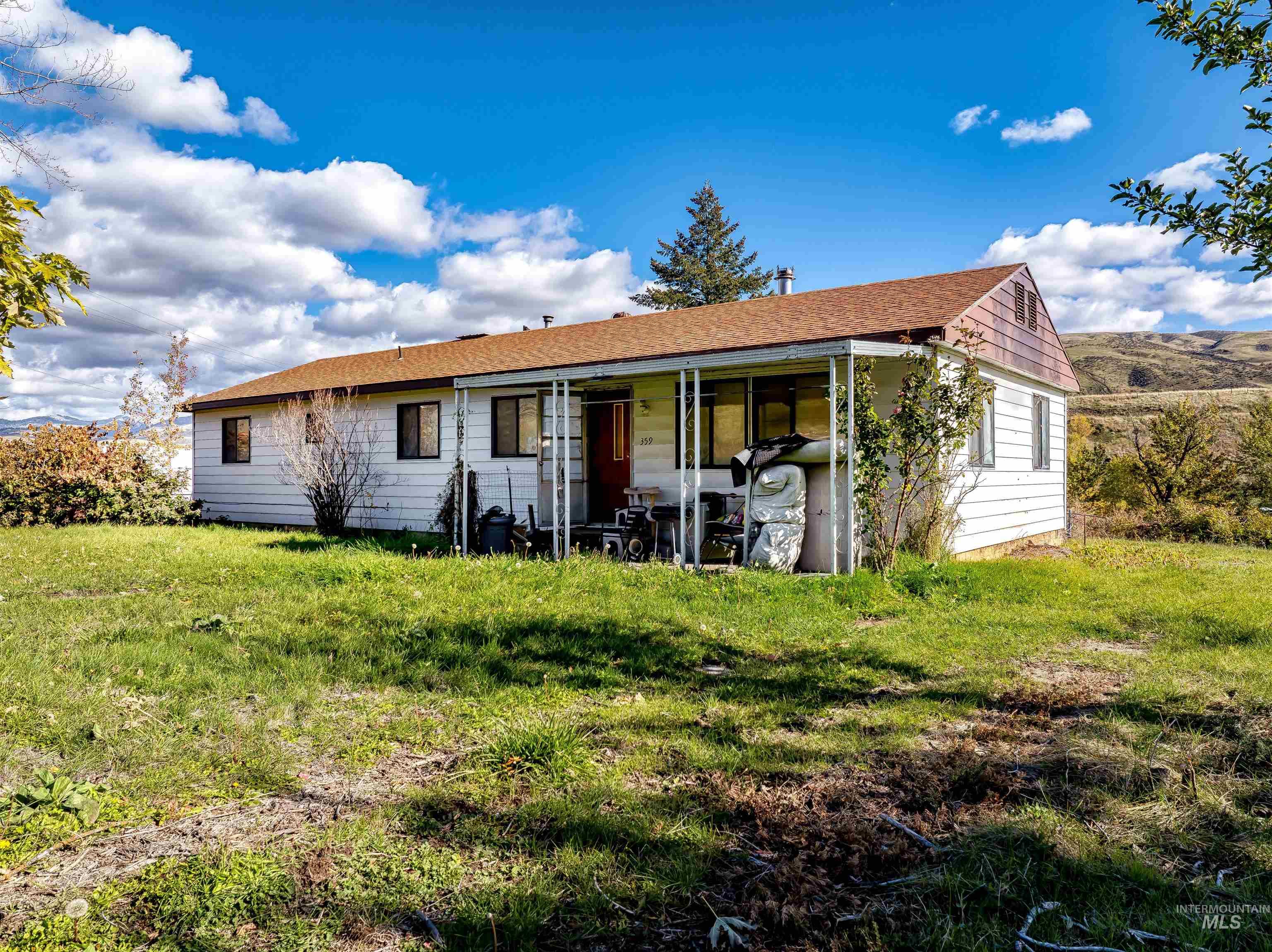 359 Highway 55 Property Photo 5