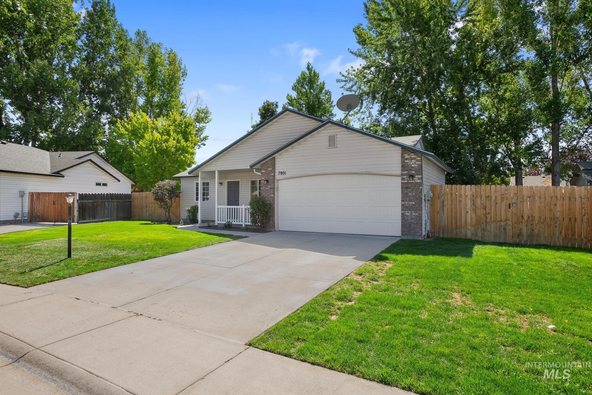 7801 E Mountain Oak Dr Property Photo 2