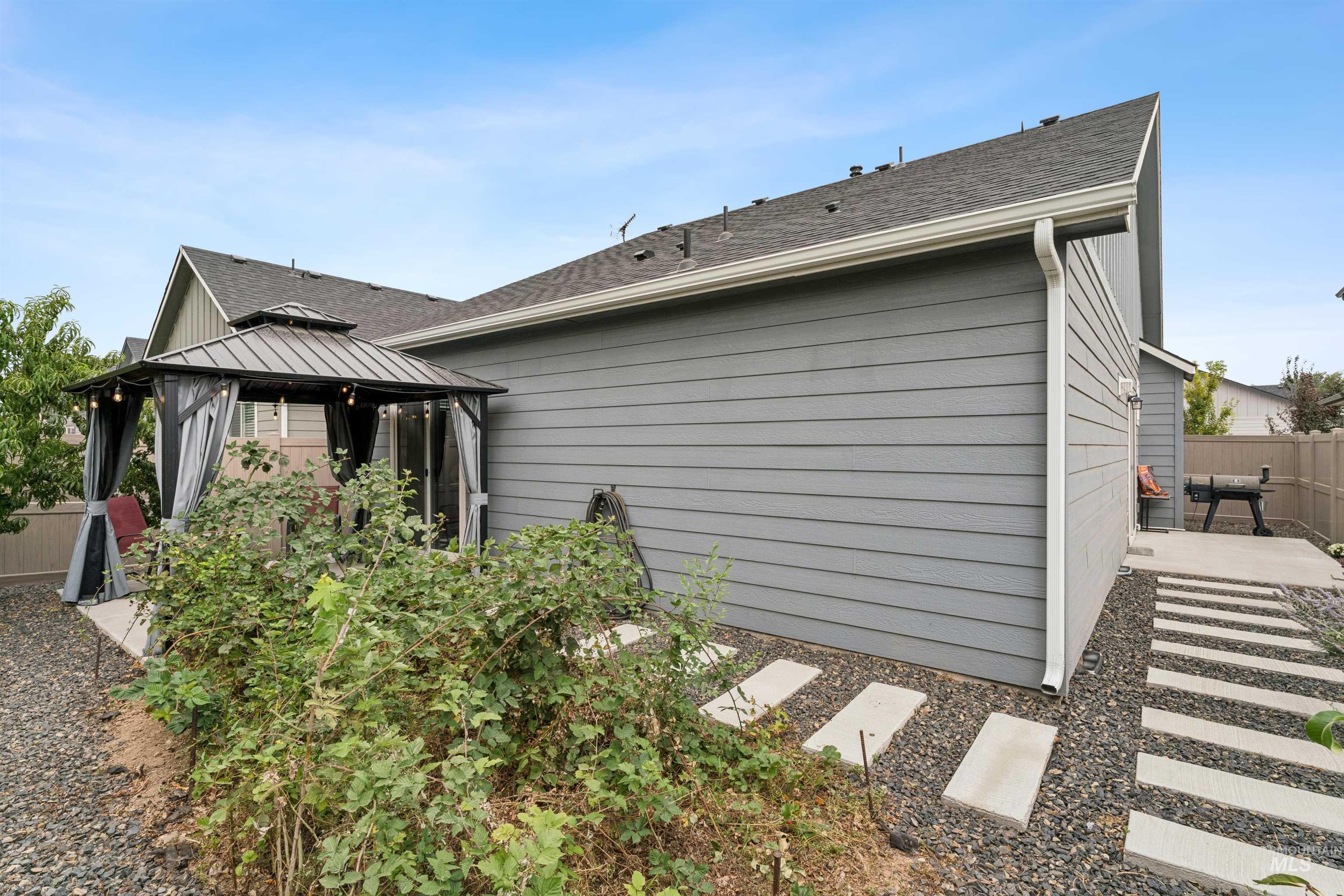 1351 W Santiago St. Property Photo 4