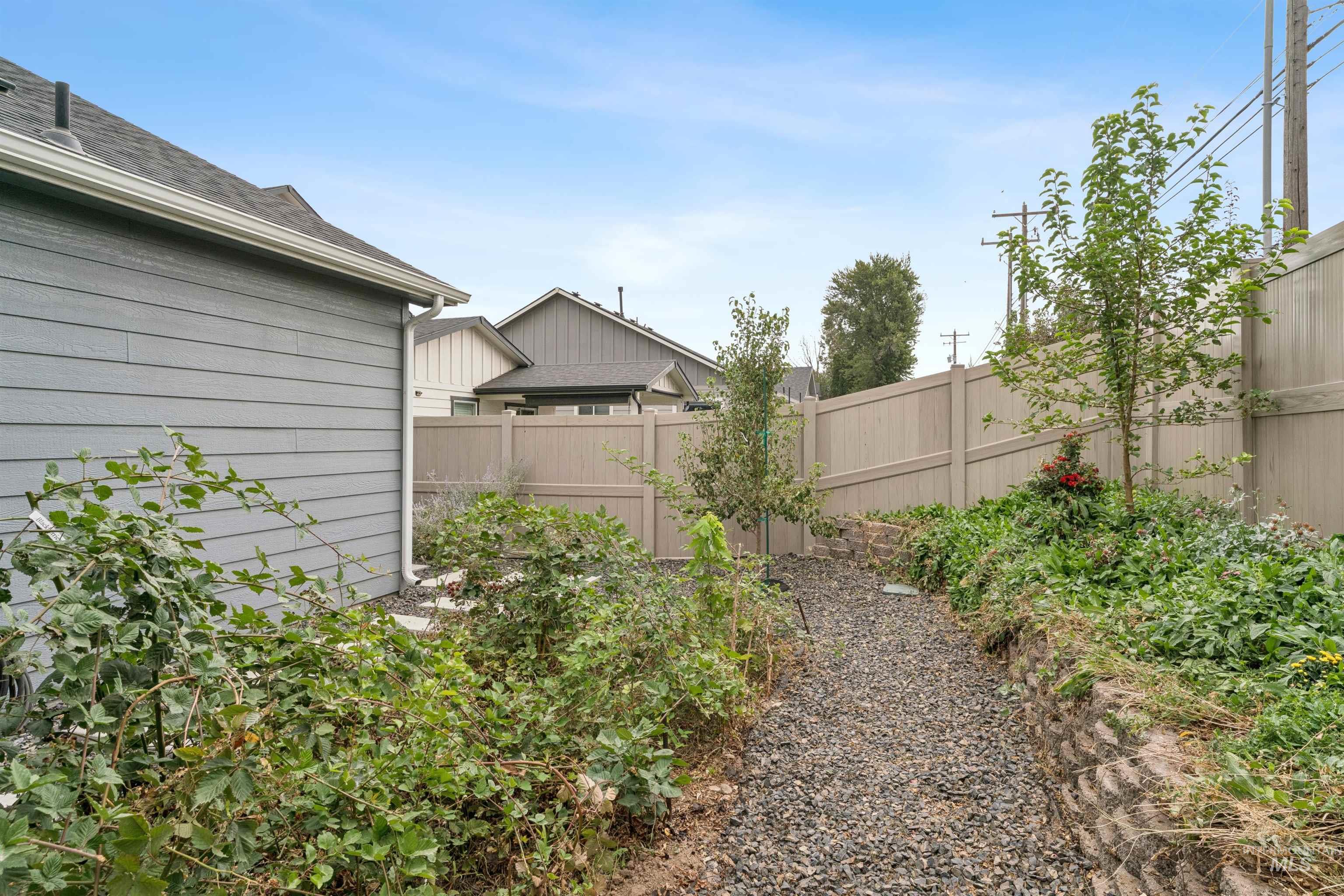 1351 W Santiago St. Property Photo 40