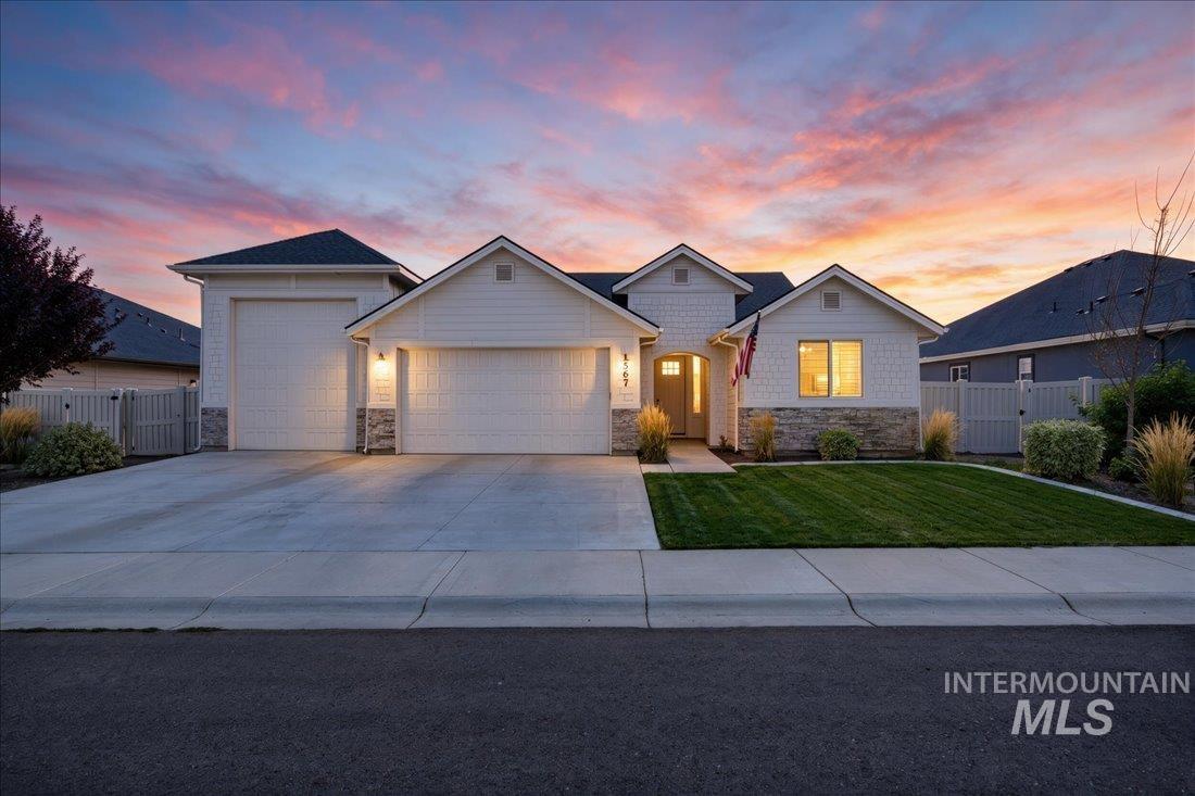1567 Banff St Property Photo 1