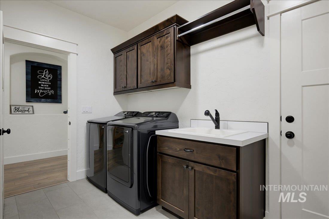 1567 Banff St Property Photo 10