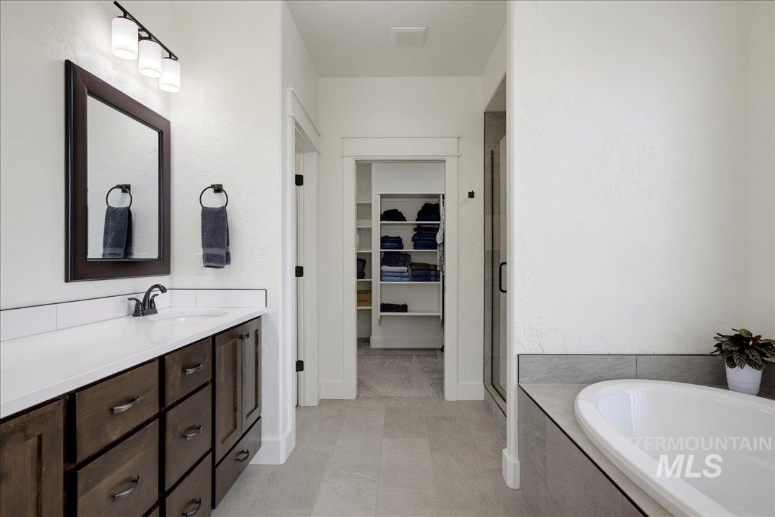 1567 Banff St Property Photo 28
