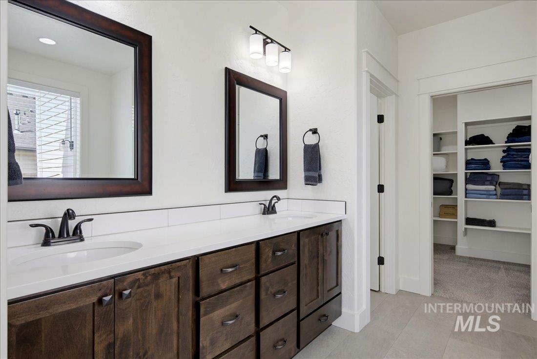 1567 Banff St Property Photo 29
