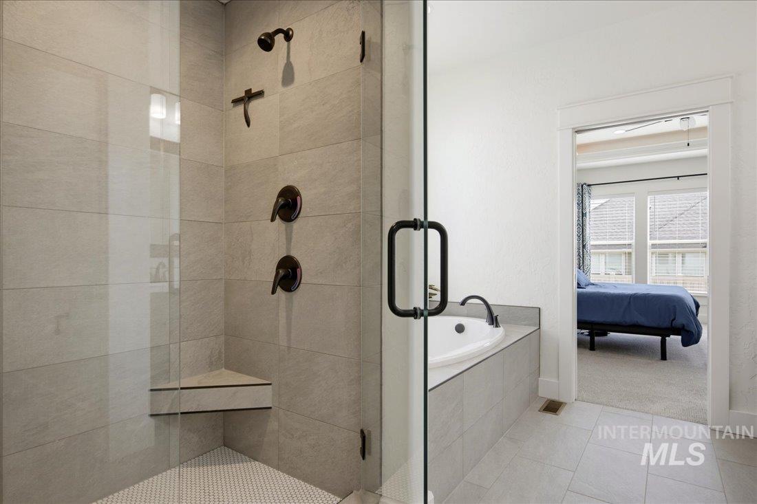 1567 Banff St Property Photo 31