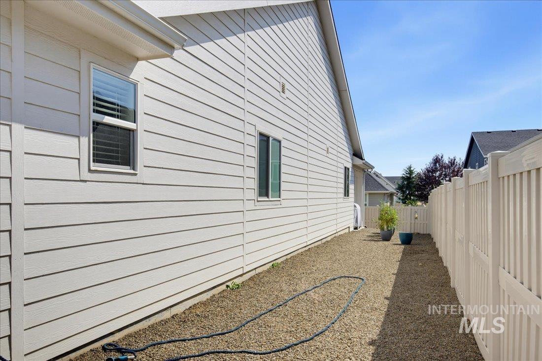 1567 Banff St Property Photo 35