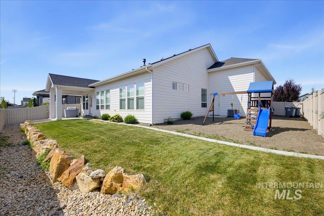 1567 Banff St Property Photo 37