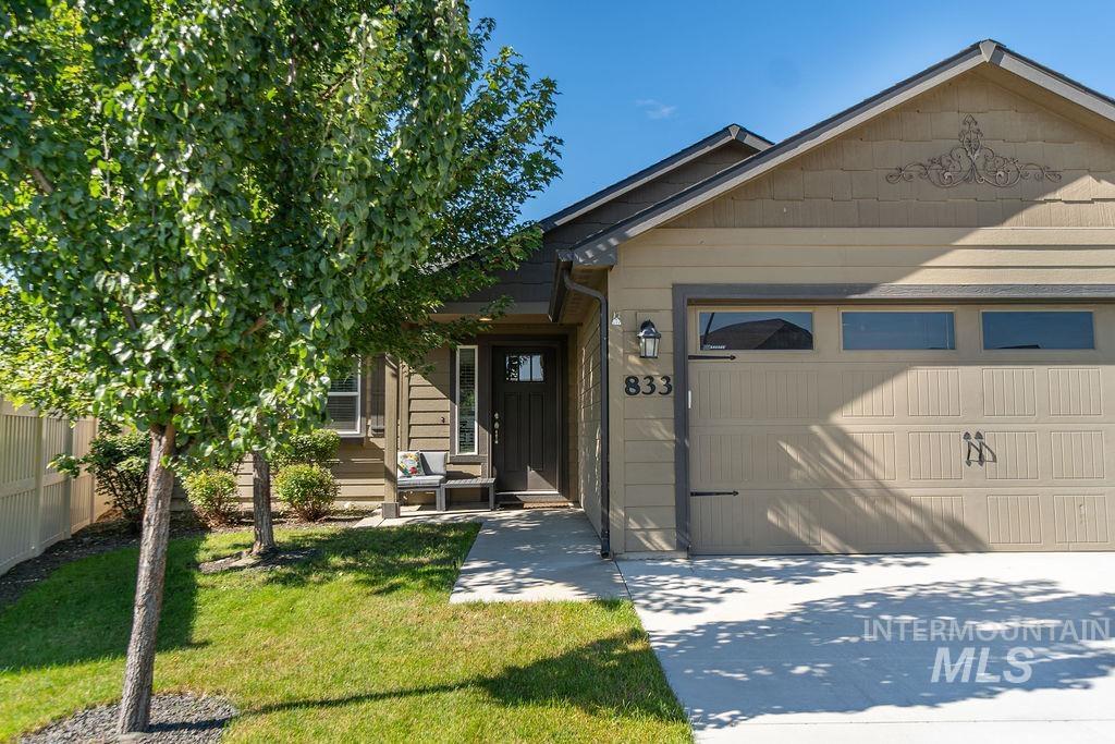 833 Baron Lakes Ave
