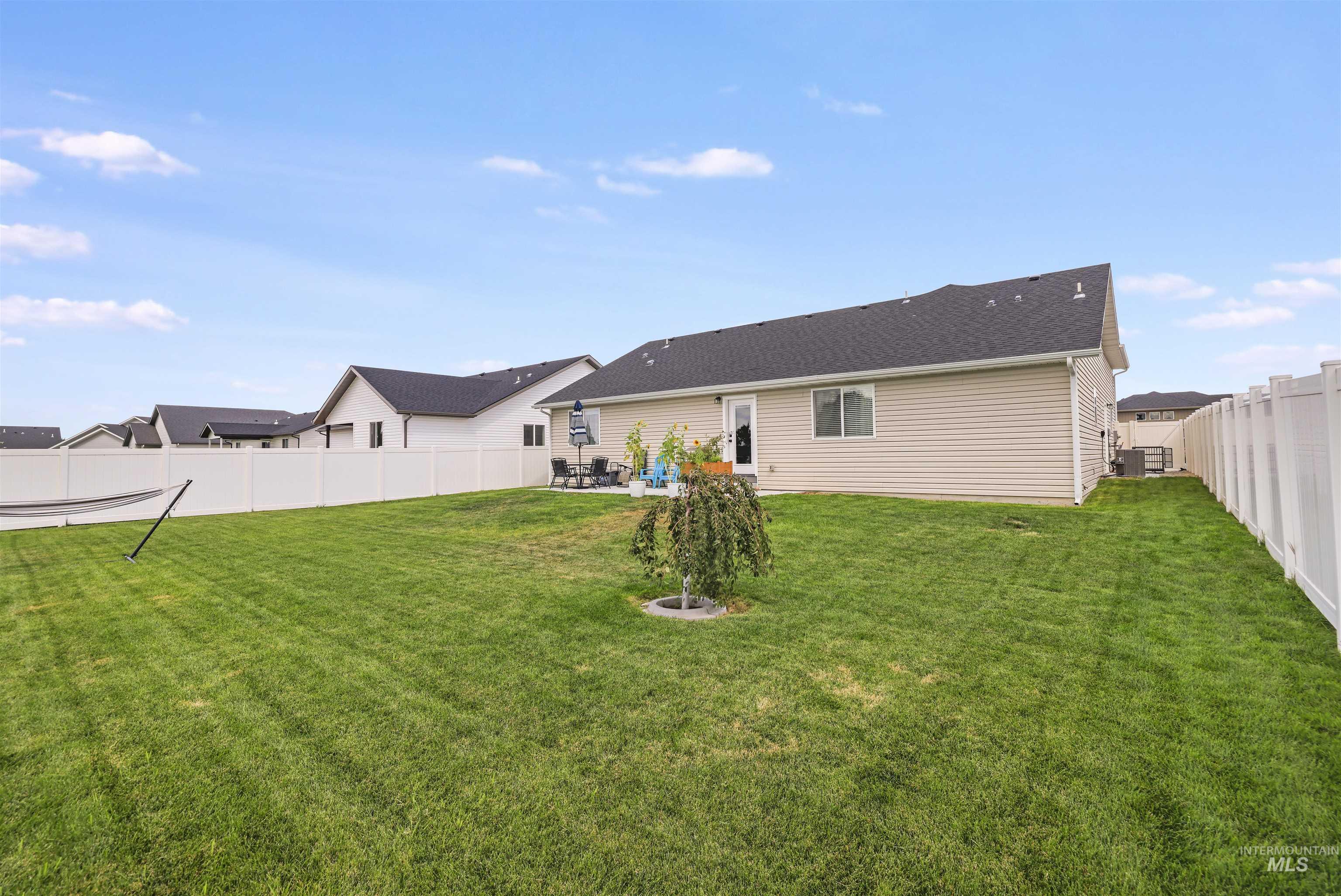 425 Lyndon St. N. Property Photo 44