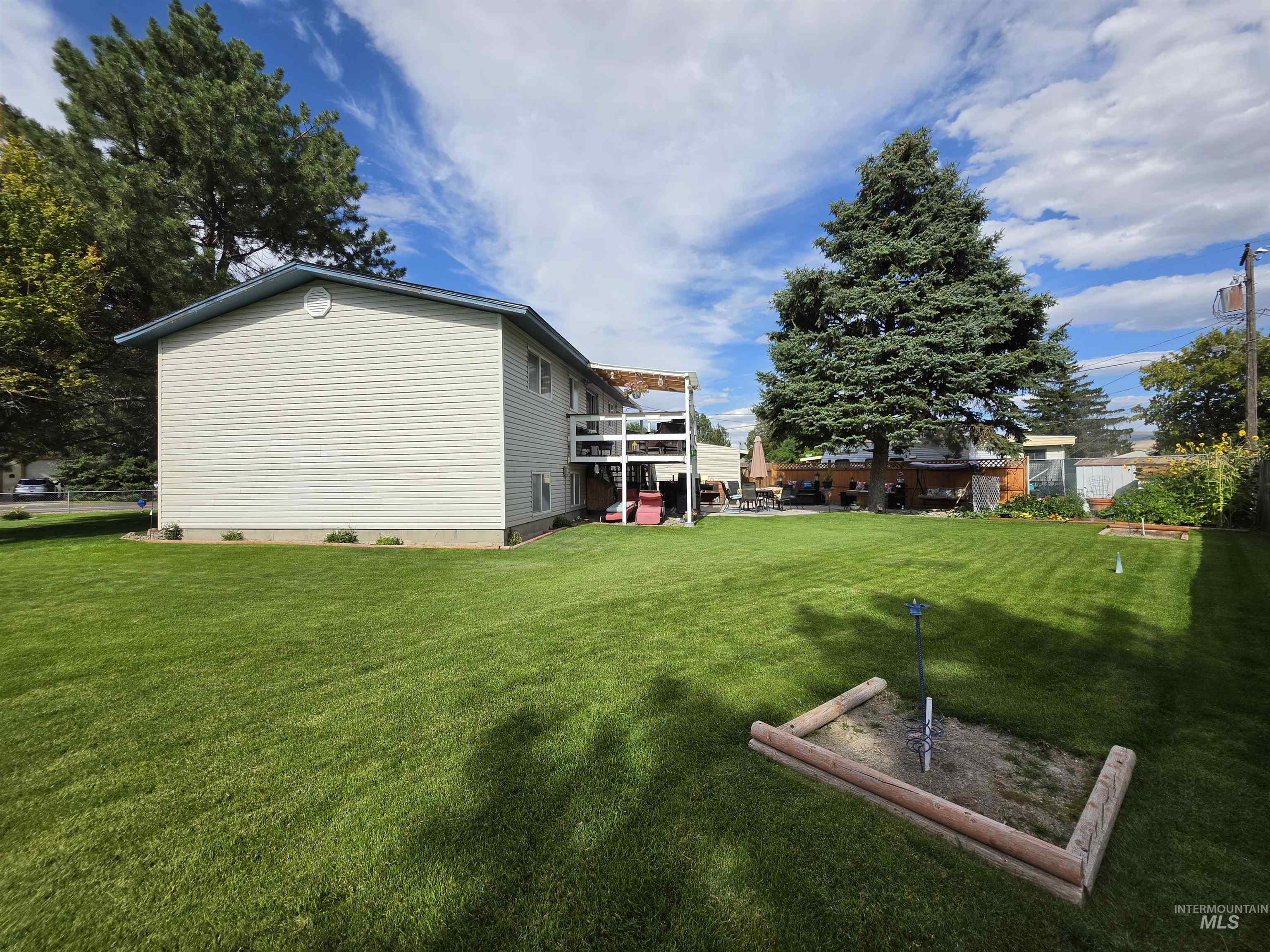 527 Boyd Street Property Photo 3