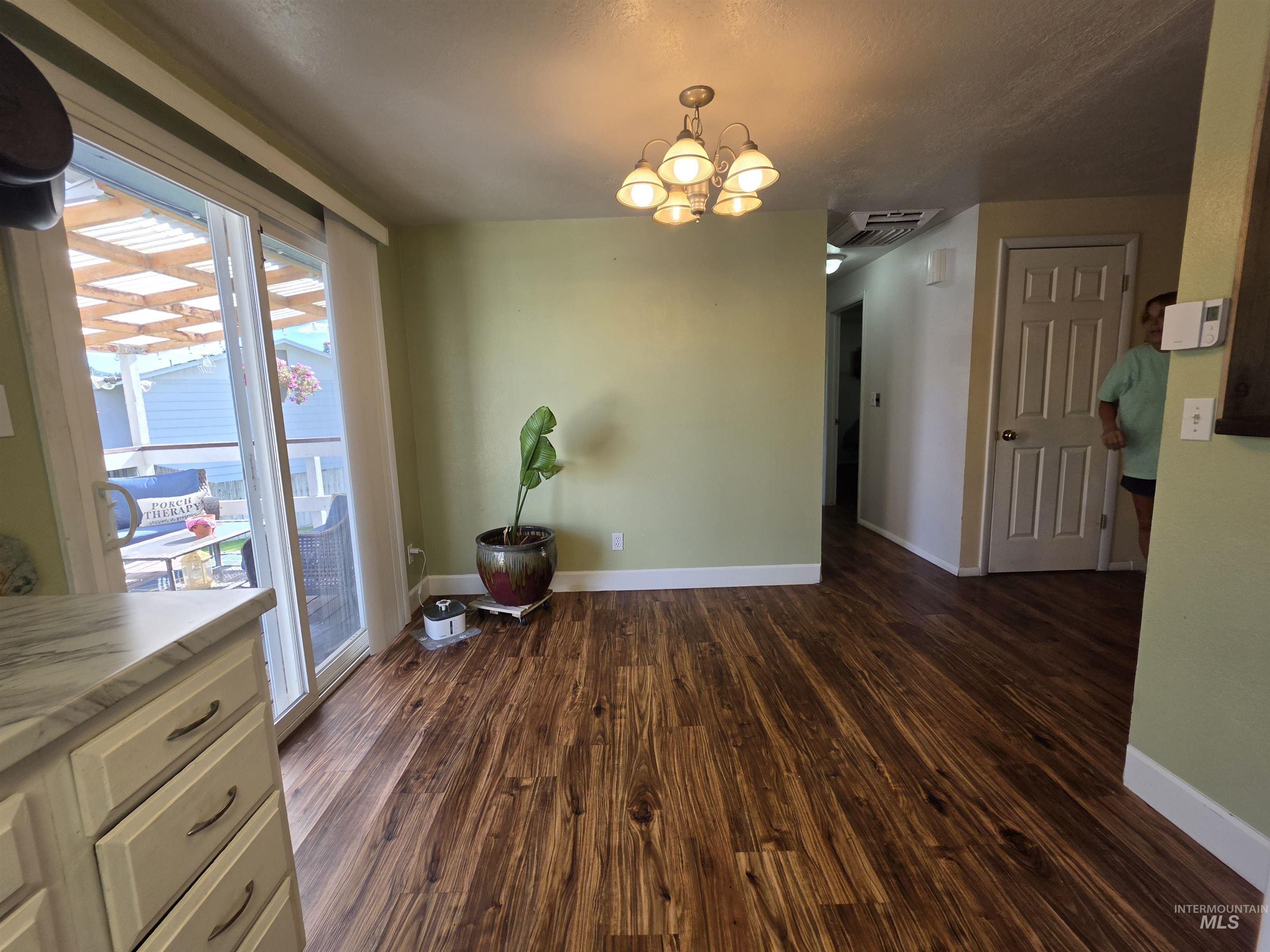527 Boyd Street Property Photo 21