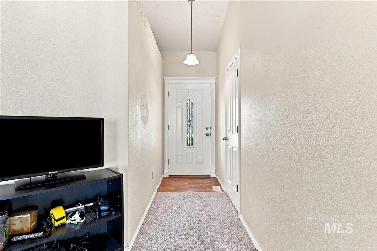 1212 W Eagle Ave Property Photo 4