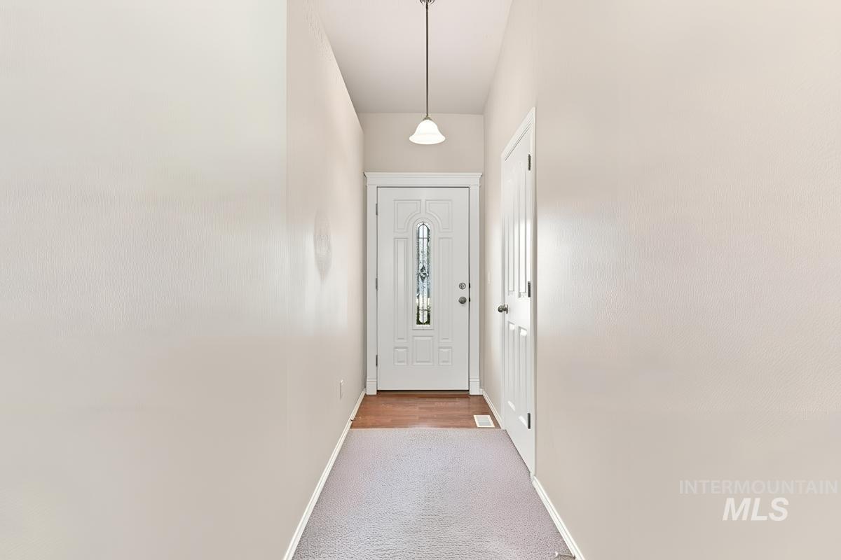 1212 W Eagle Ave Property Photo 4