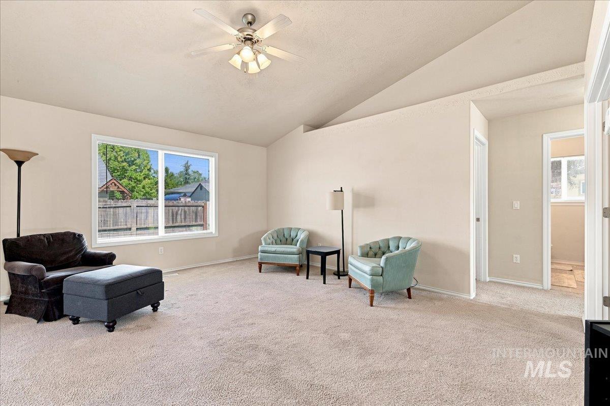 1212 W Eagle Ave Property Photo 5
