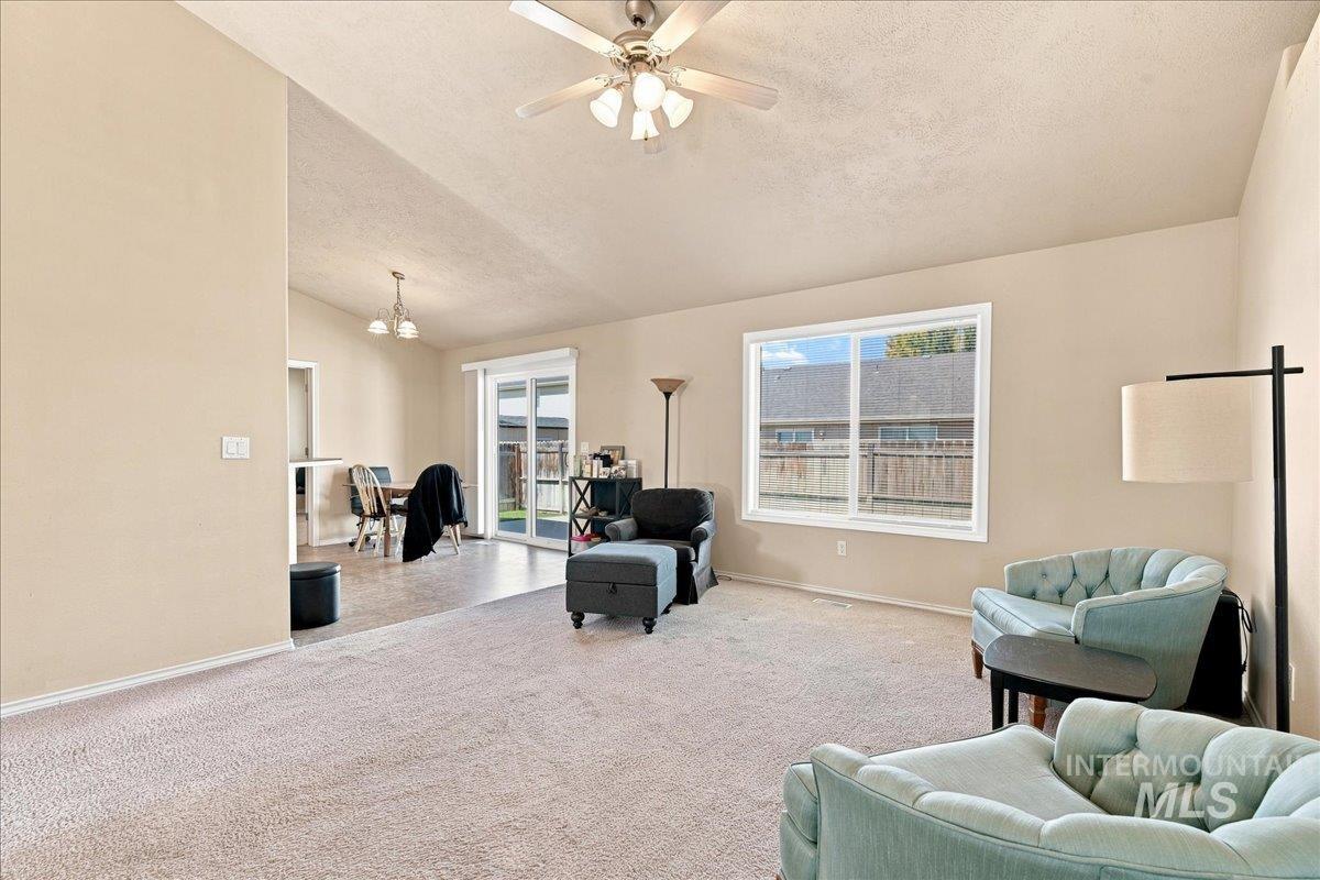 1212 W Eagle Ave Property Photo 6