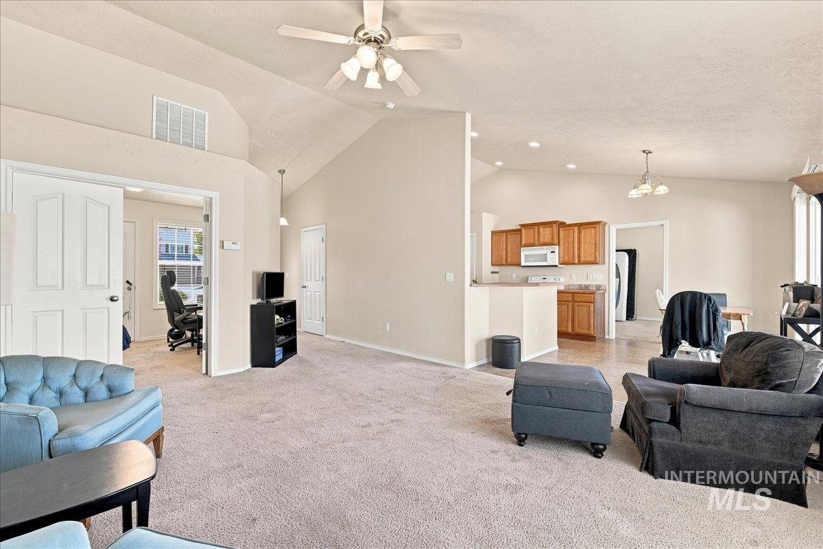 1212 W Eagle Ave Property Photo 7