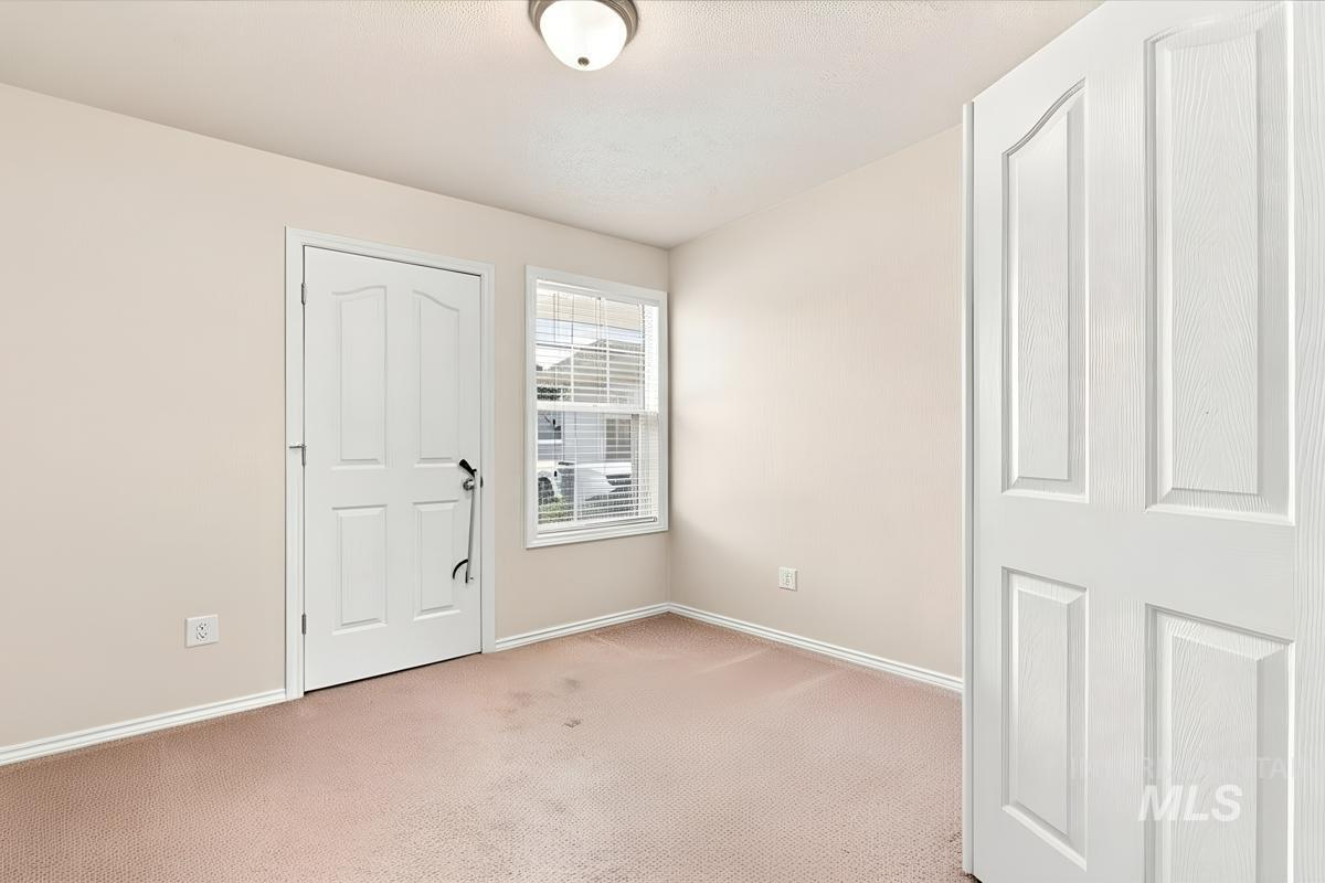 1212 W Eagle Ave Property Photo 8