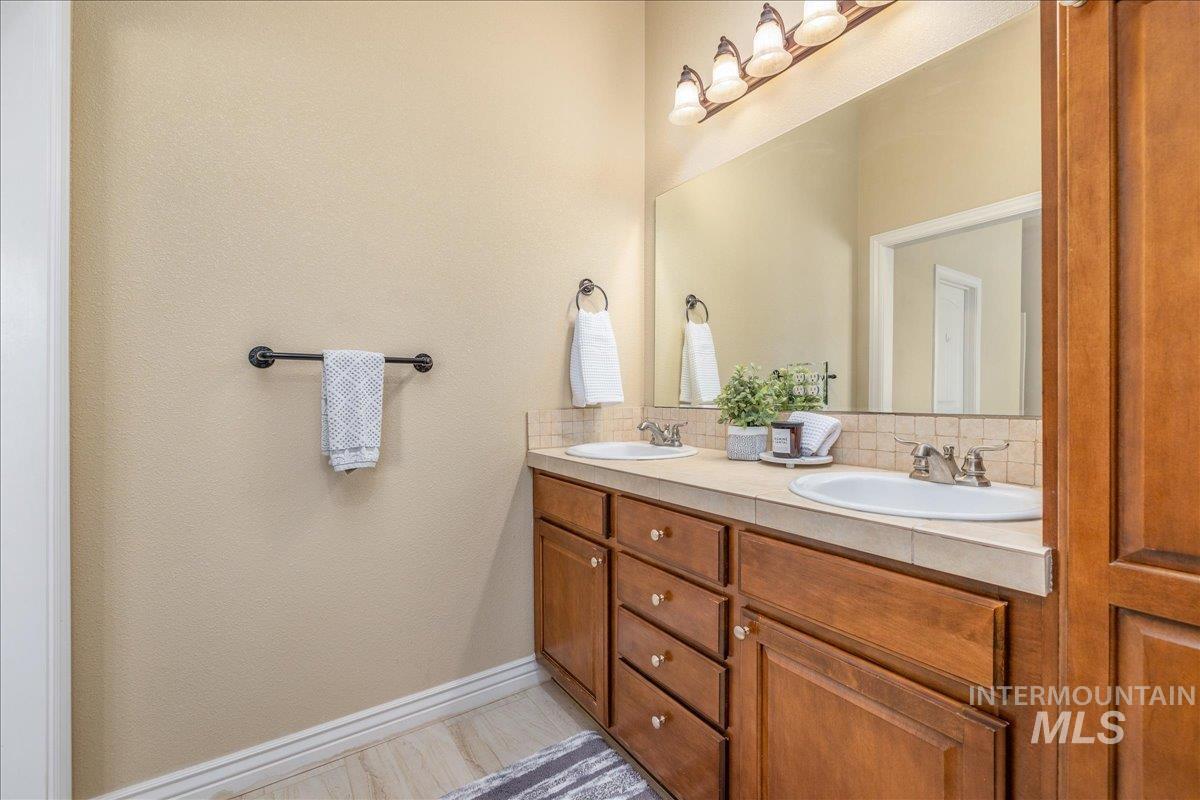 7623 N Sunglow Ave Property Photo 29