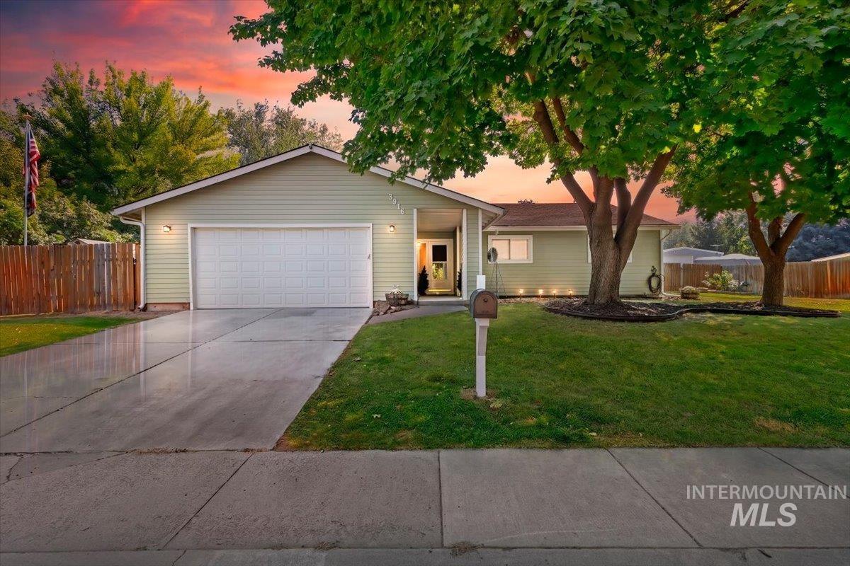 3916 S Genesee Dr. Property Photo 1