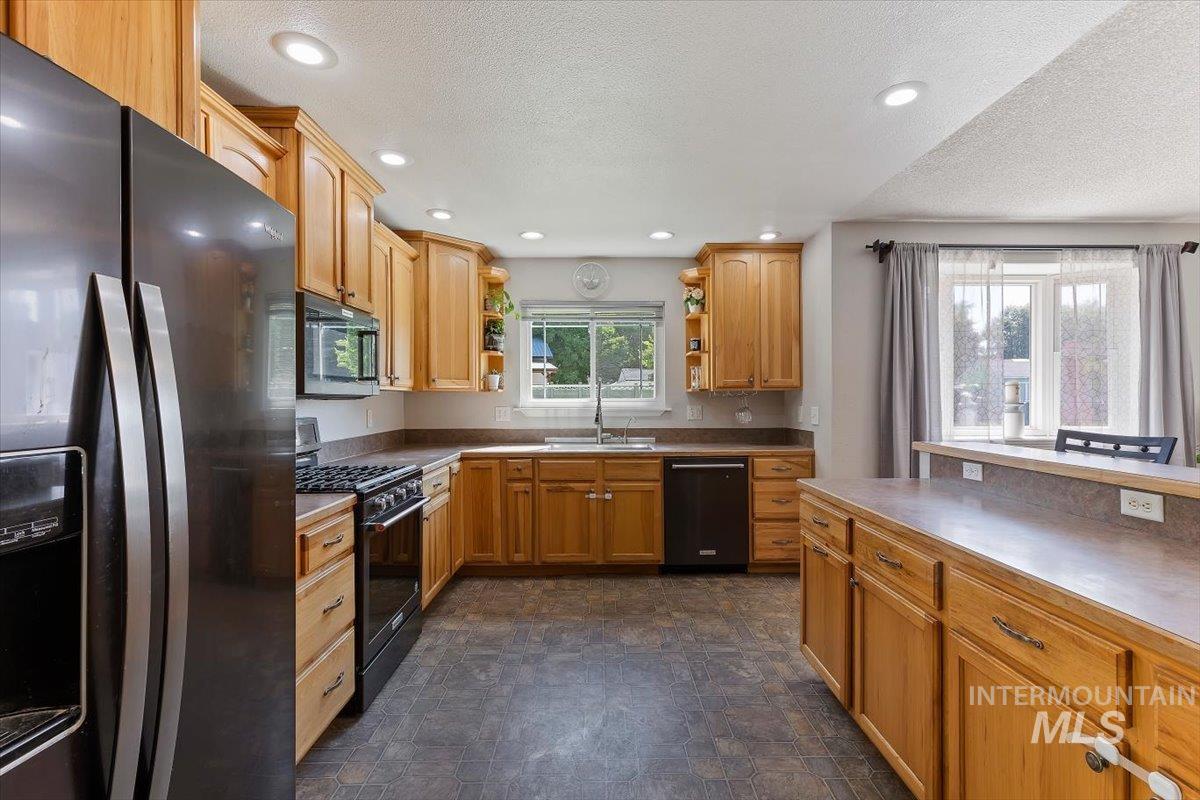 3916 S Genesee Dr. Property Photo 4