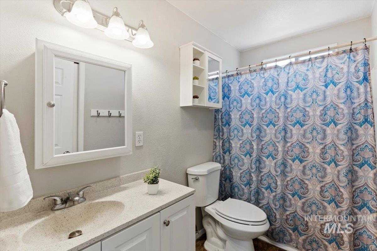 3916 S Genesee Dr. Property Photo 10