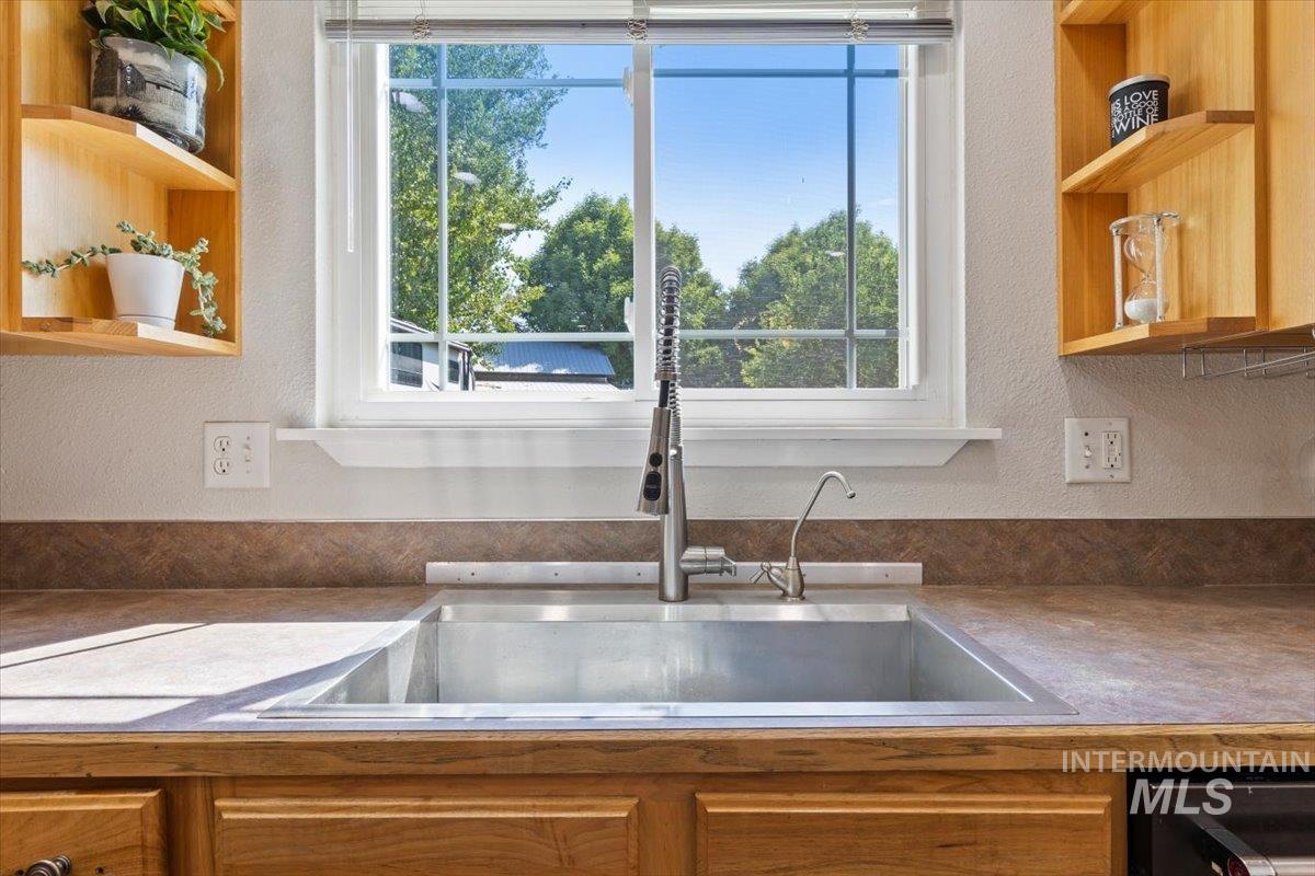 3916 S Genesee Dr. Property Photo 17