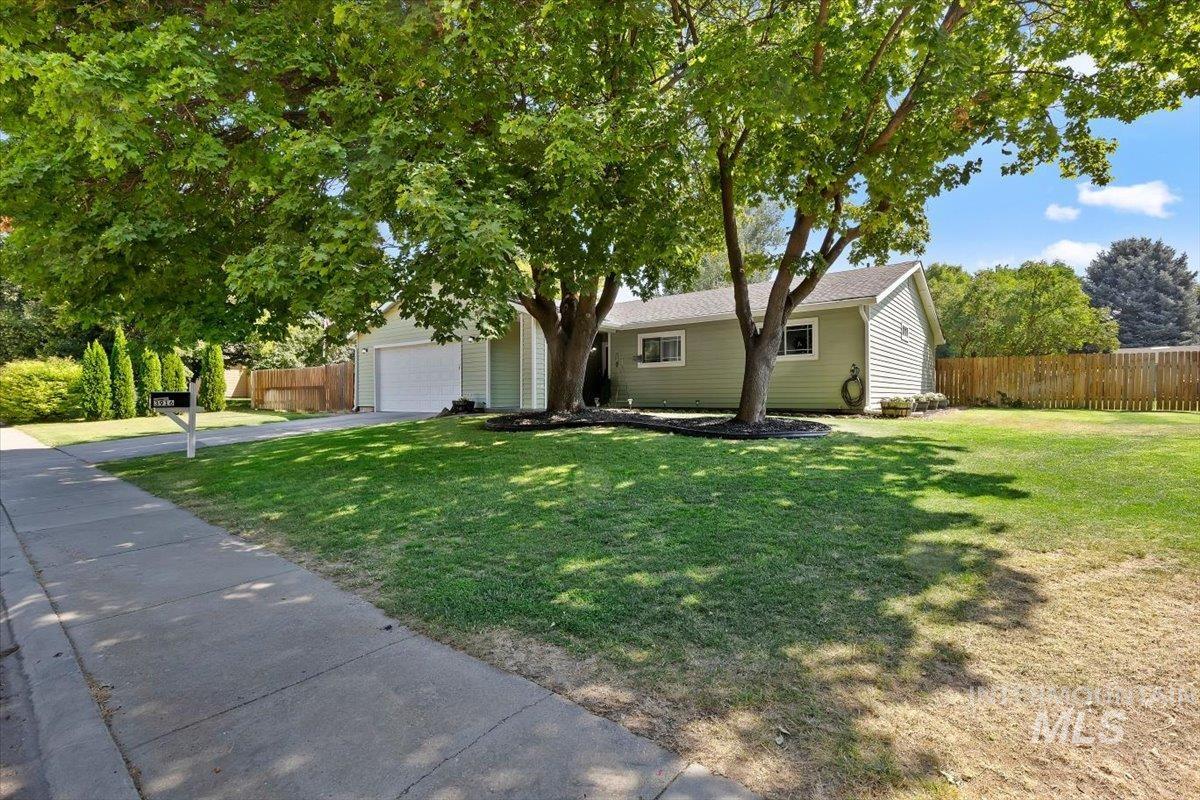 3916 S Genesee Dr. Property Photo 31