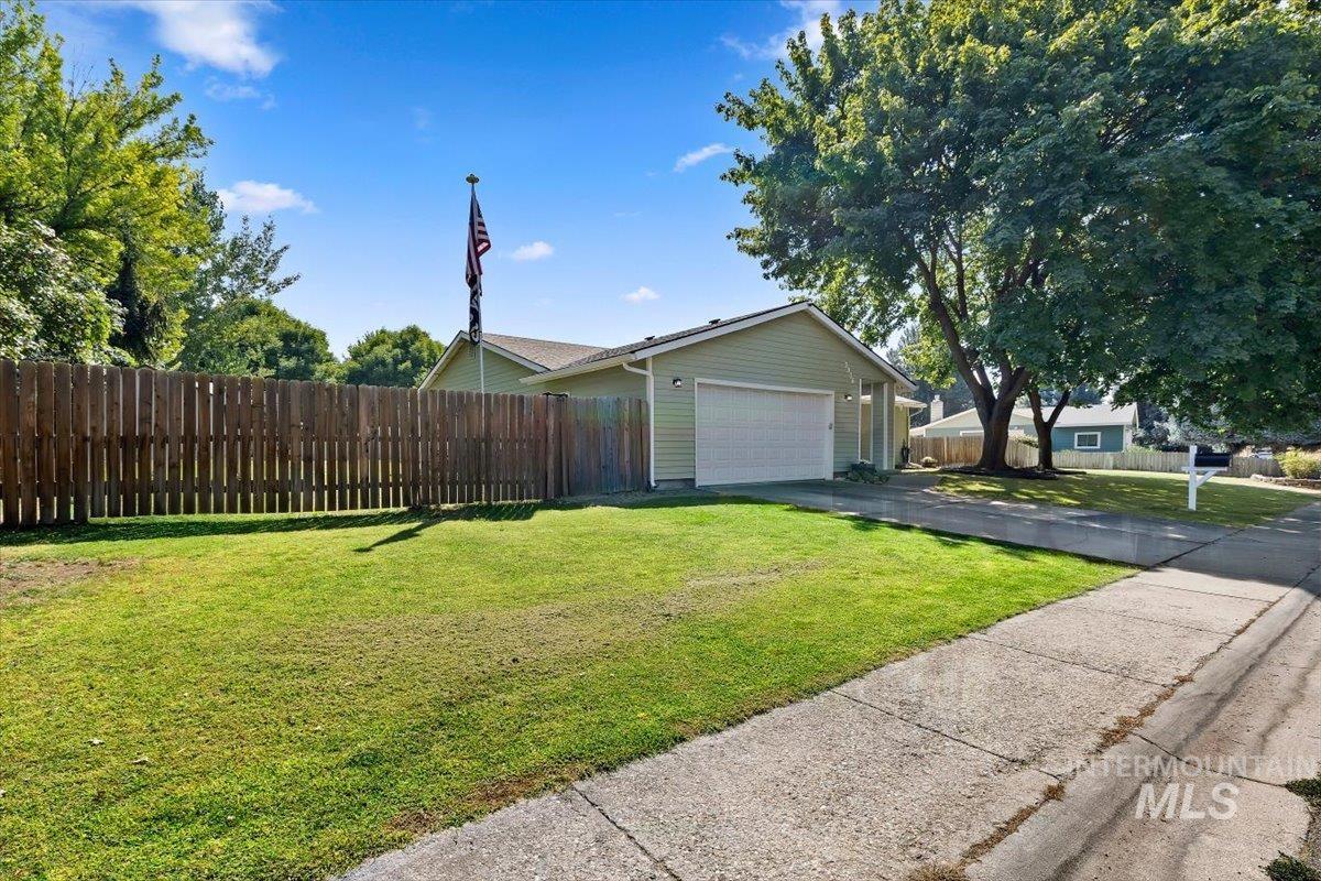 3916 S Genesee Dr. Property Photo 33