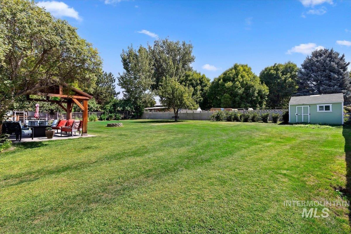 3916 S Genesee Dr. Property Photo 39