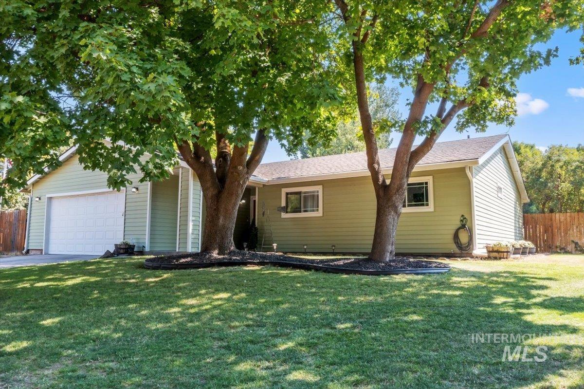 3916 S Genesee Dr. Property Photo 41