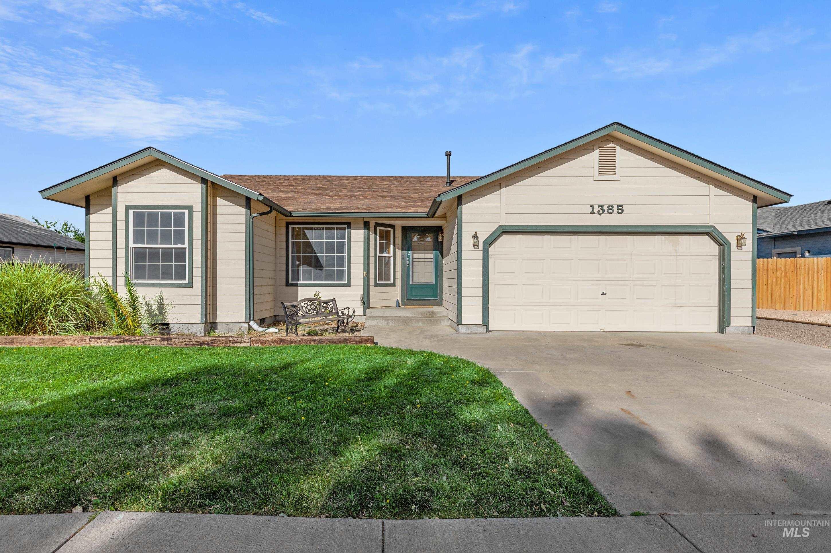 1385 Rosewood St Property Photo 3