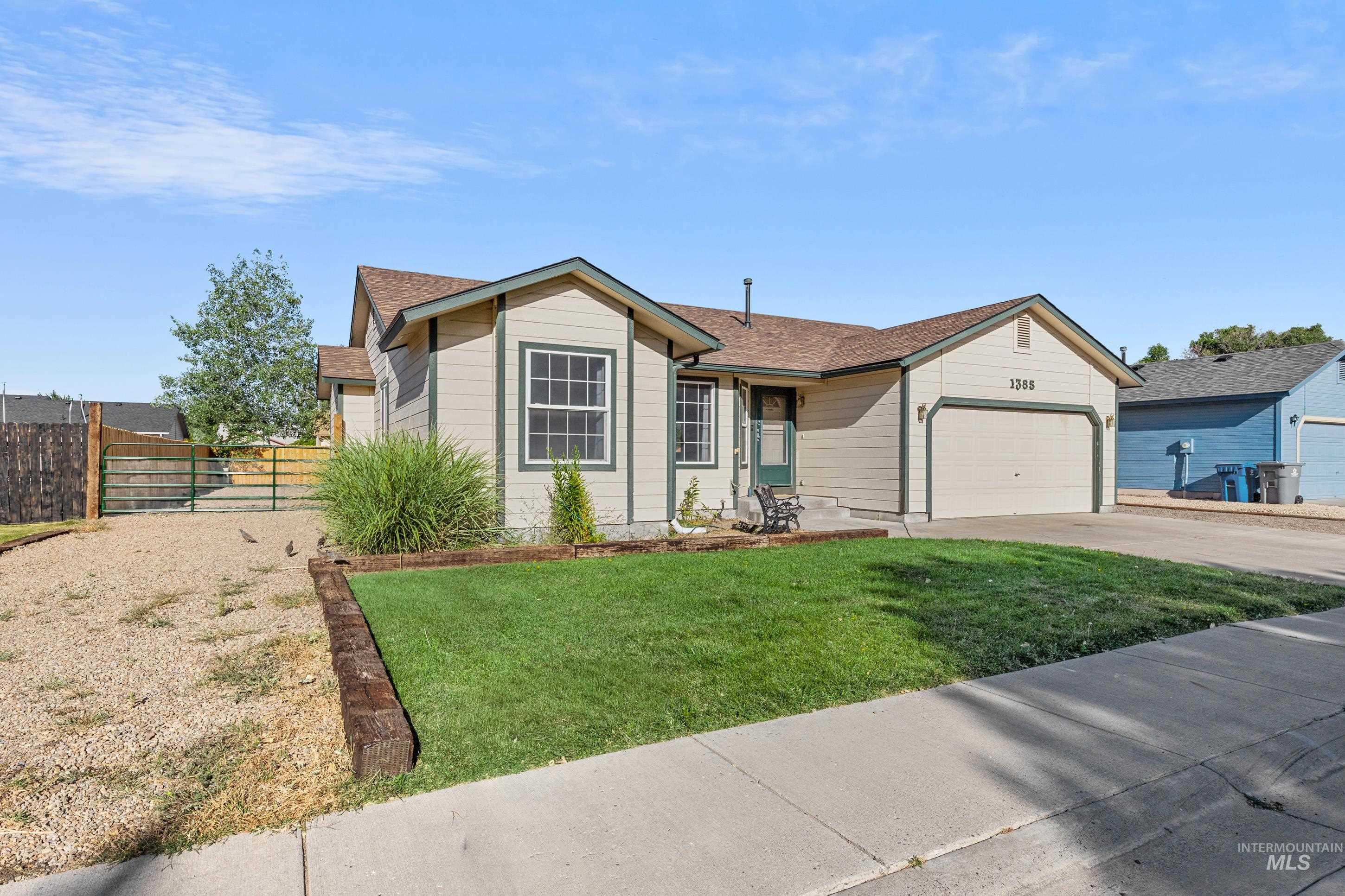 1385 Rosewood St Property Photo 4