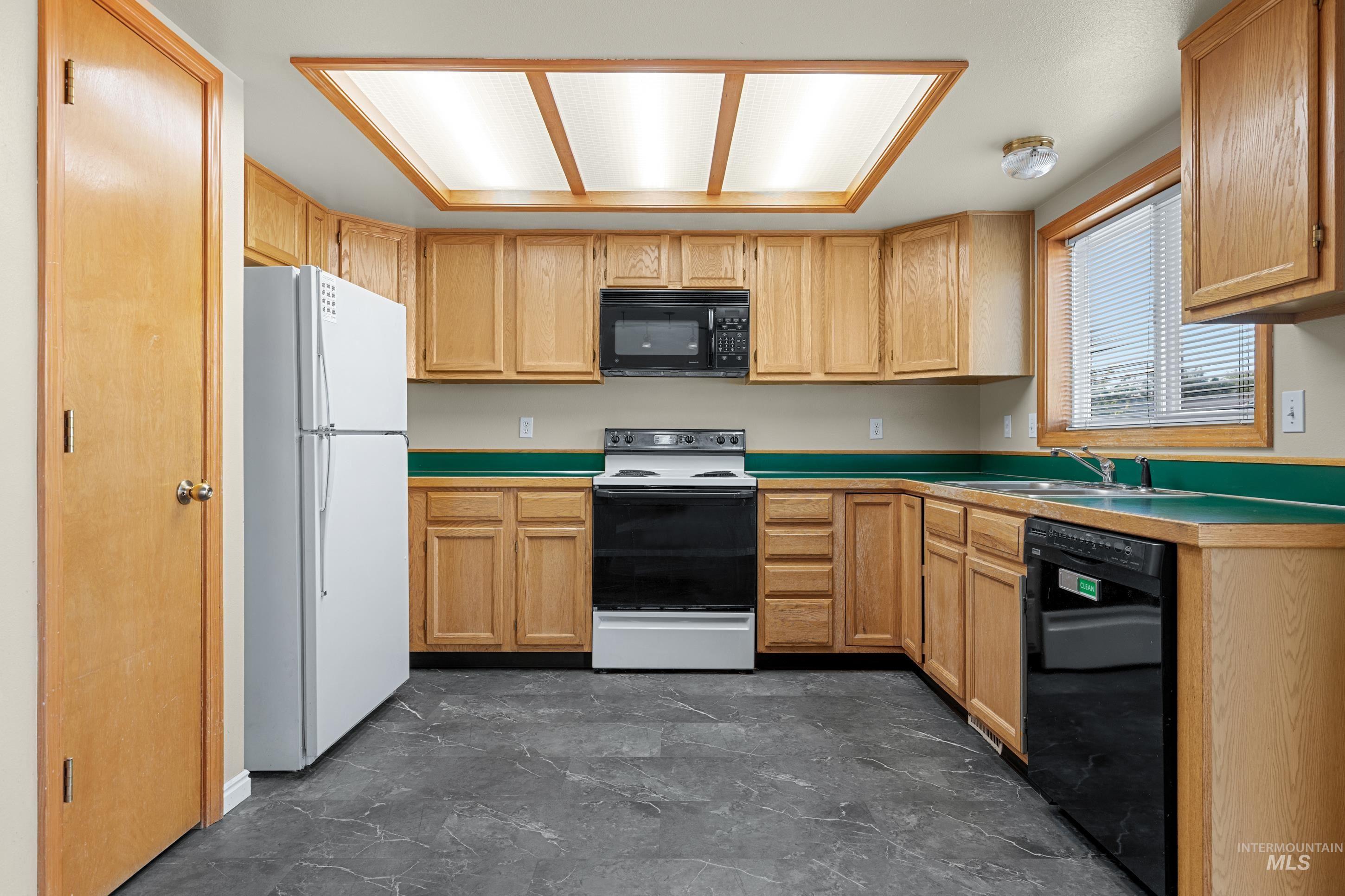 1385 Rosewood St Property Photo 11