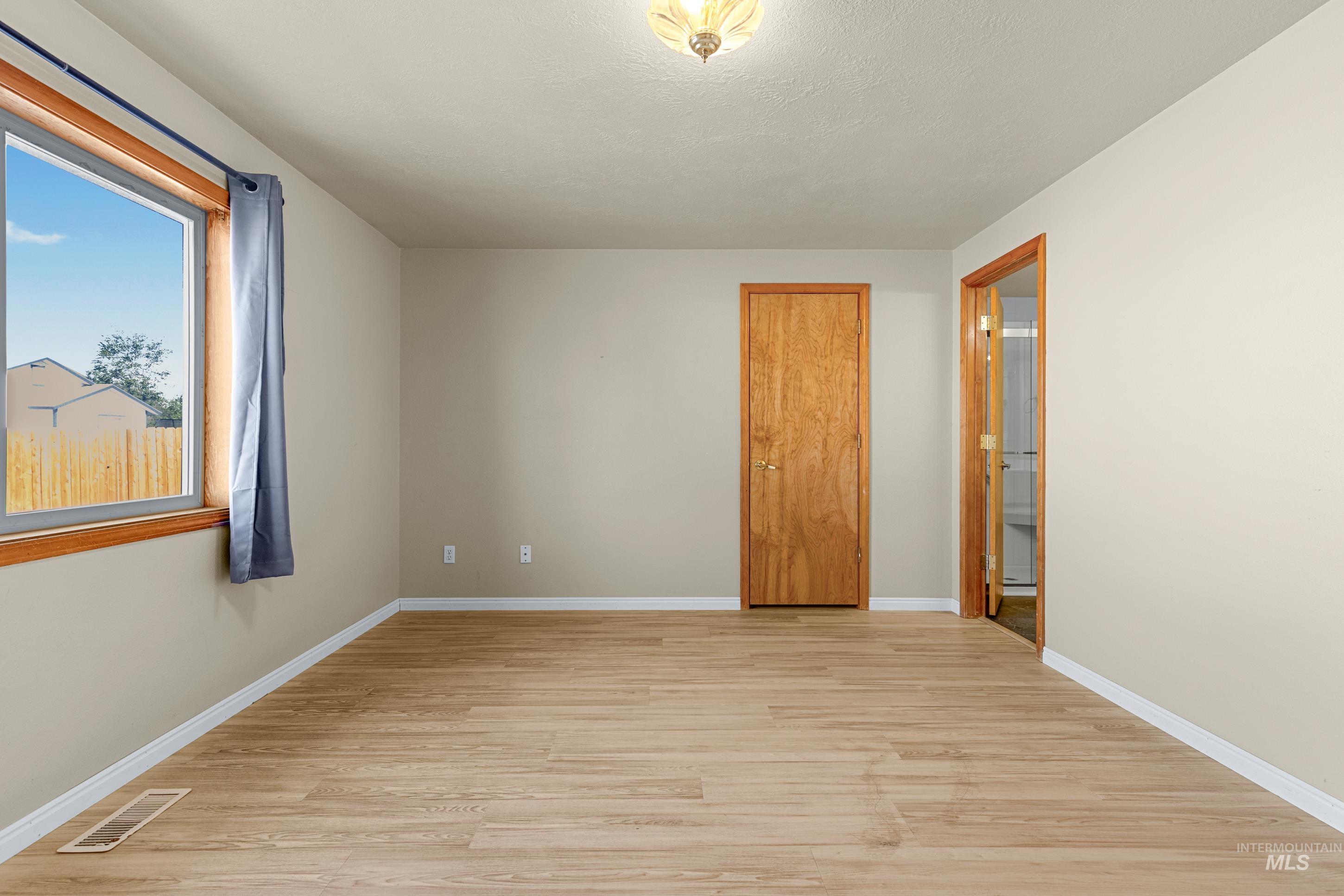 1385 Rosewood St Property Photo 15